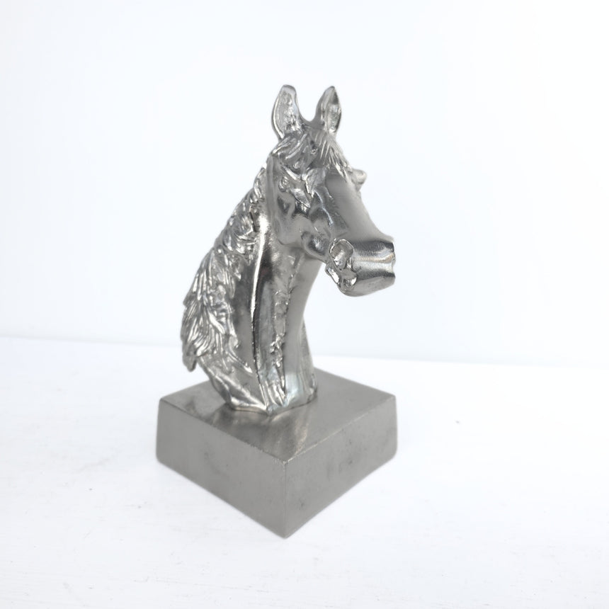 Sidabro spalvos žirgo galvos statulėlė 26x13x13 cm