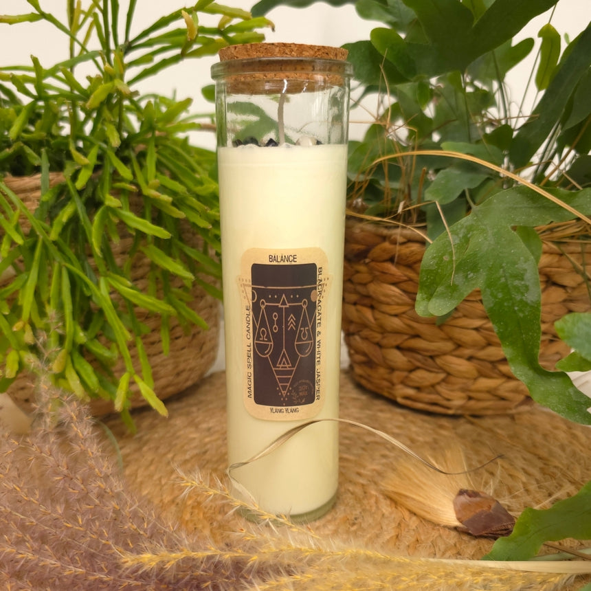 Aromaterapinė Sojų vaško žvakė su JUODOJO AGATO ir BALTOJO JASPIO brangakmeniais