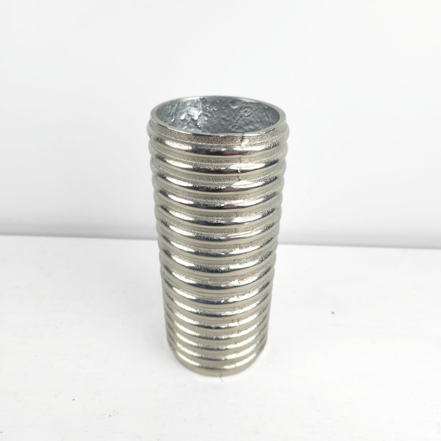 Metalinė rifliuota vaza 10x24,8 cm