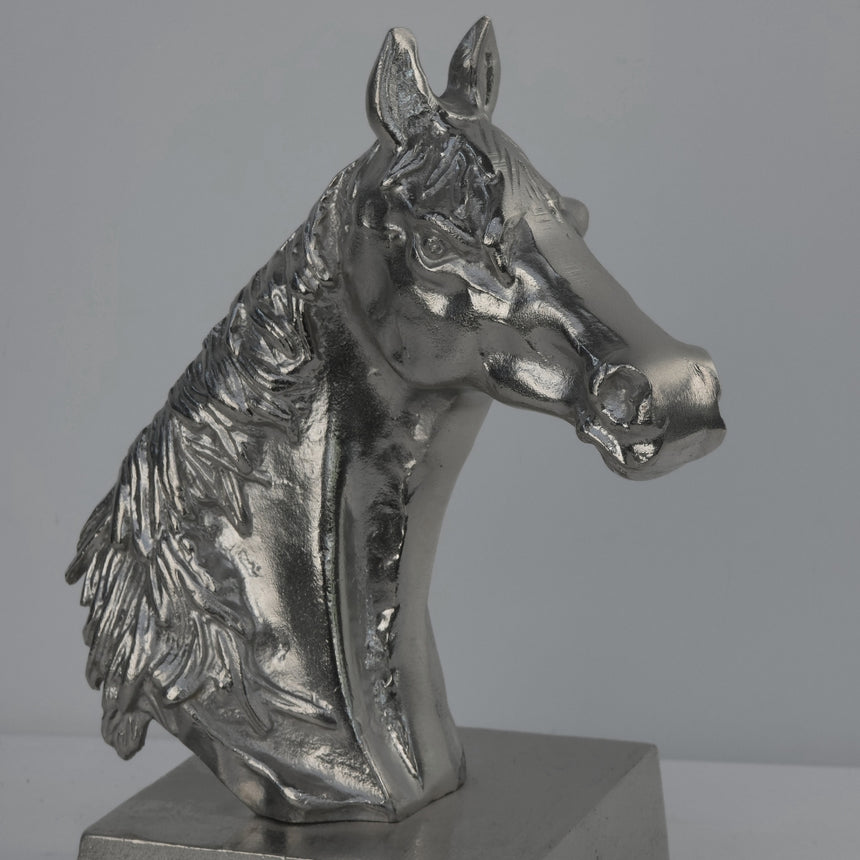 Sidabro spalvos žirgo galvos statulėlė 26x13x13 cm