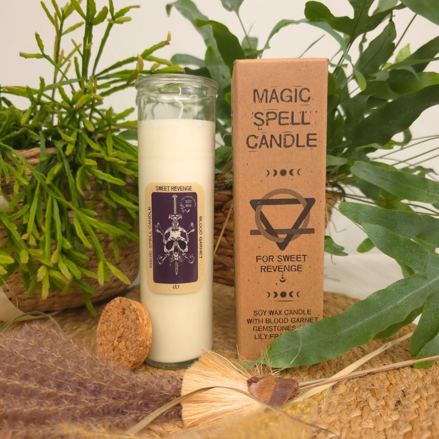 Aromaterapinė sojų vaško žvakė puošta raudonuoju granatu akmeniu| Lelijų aromato