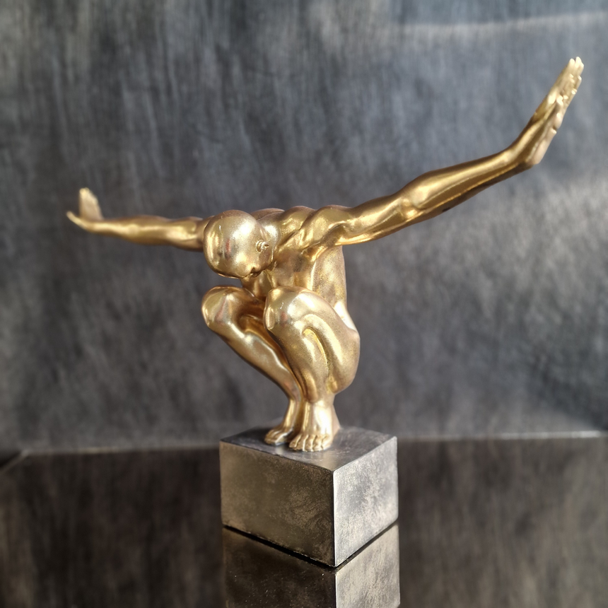 Dekoratyvinė skulptūra Atletas Gold 32,5x48,5x15 cm