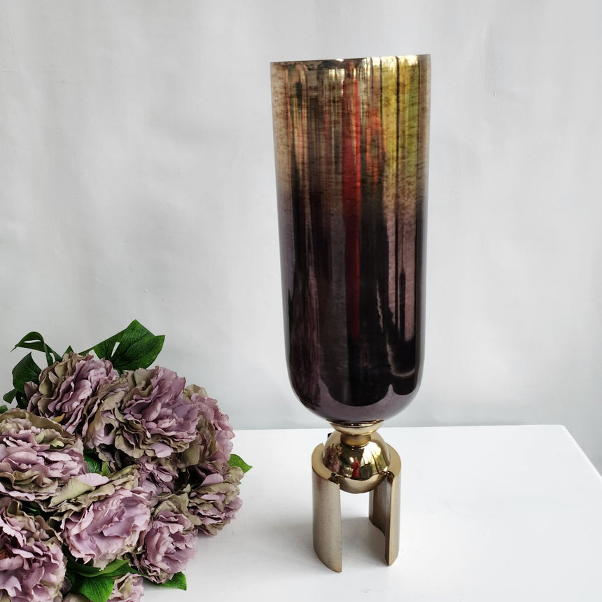 Stiklo vaza ant metalo kojelės 55x15 cm