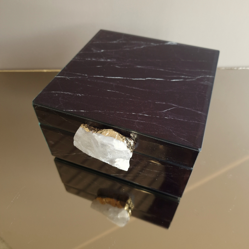 Kvadratinė papuošalų dėžutė 15x17x8,5 cm