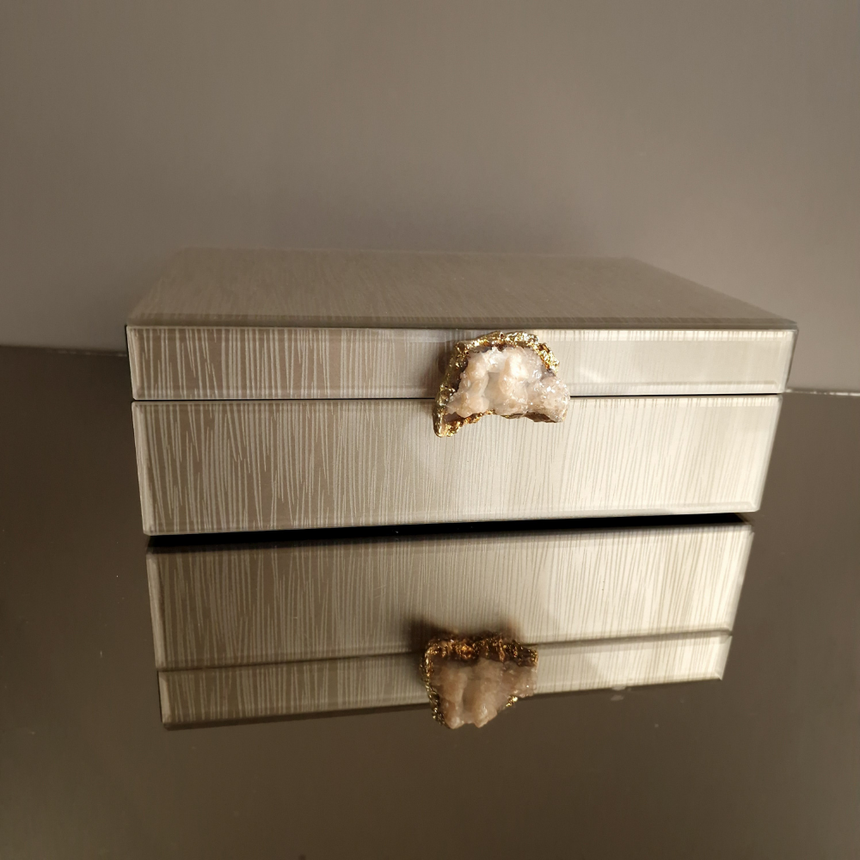 Stačiakampė didelė auksinė papuošalų dėžutė 18,5x24x8 cm