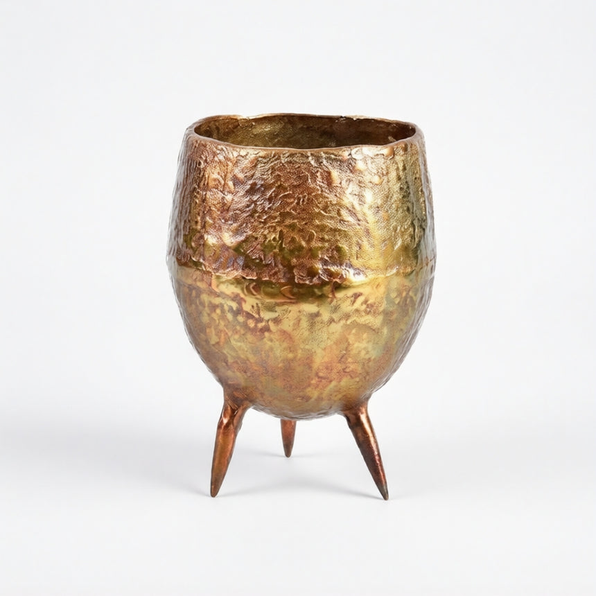 Barok metalinis vazonas ant kojelių 19x19x26 cm
