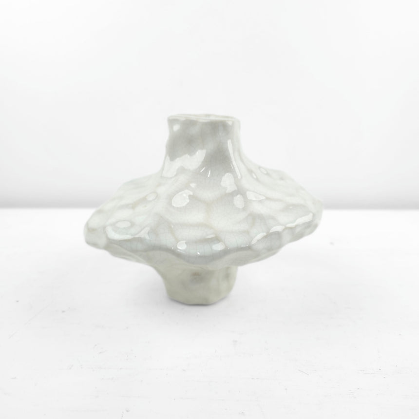 Moderni keramikinė balta vaza 17x14 cm