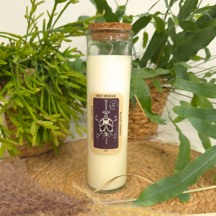 Aromaterapinė sojų vaško žvakė puošta raudonuoju granatu akmeniu| Lelijų aromato