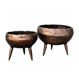 Barok metalinis vazonas ant kojelių 17x17x15 cm