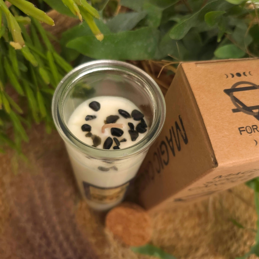 Aromaterapinė sojų vaško žvakė puošta juodojo agato akmeniu  | Saldymedžio aromato
