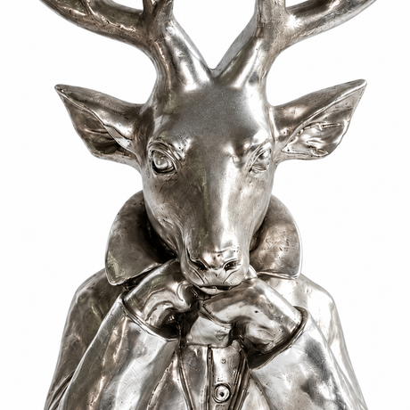 Sidabrinė pastatoma kalėdinė dekoracija „Gentleman Deer“ iš sodoela, 36,5x27x14 cm, elegantiškas elnio figūros vaizdas
