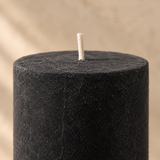 Žvakė „Rustic Velvet“, juoda – tekstūra iš arti