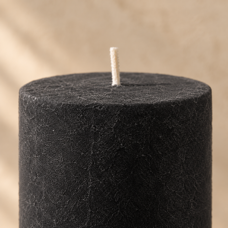 Žvakė „Rustic Velvet“, juoda – tekstūra iš arti
